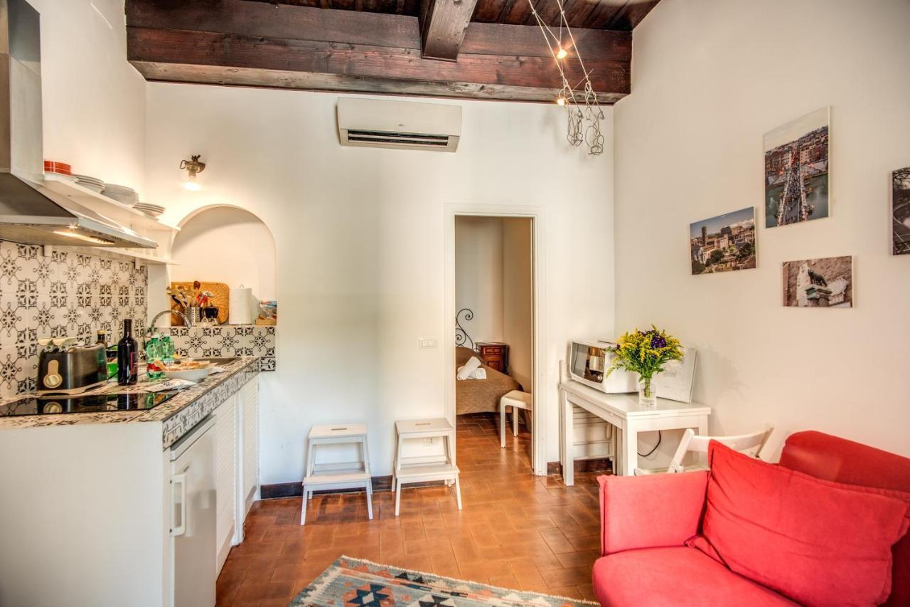 Lovely Flat In The Heart Of Trastevere Rome Bagian luar foto