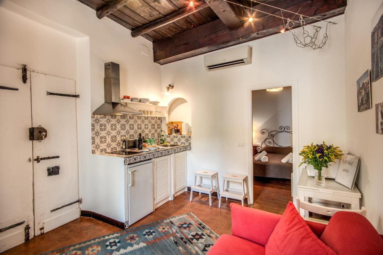 Lovely Flat In The Heart Of Trastevere Rome Bagian luar foto