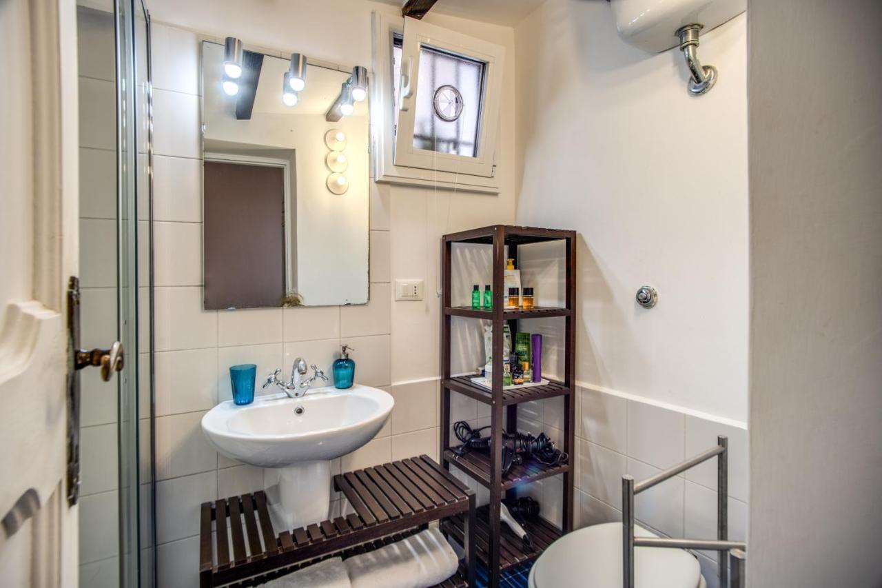 Lovely Flat In The Heart Of Trastevere Rome Bagian luar foto